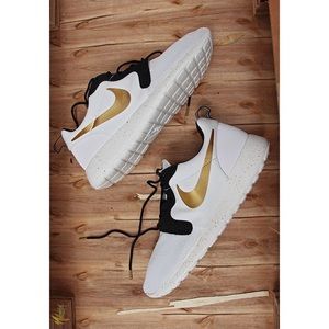 Nike Roshe Run Trophy HYP Sneakers RARE